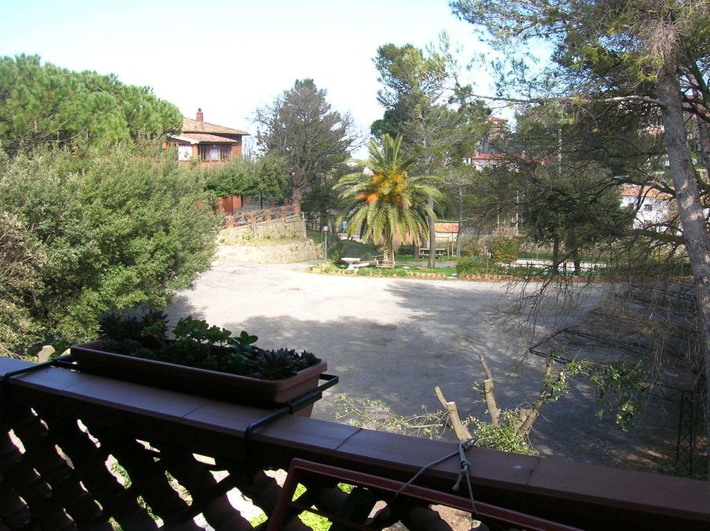 Hotel Il Poggetto Castellina Marittima Ngoại thất bức ảnh