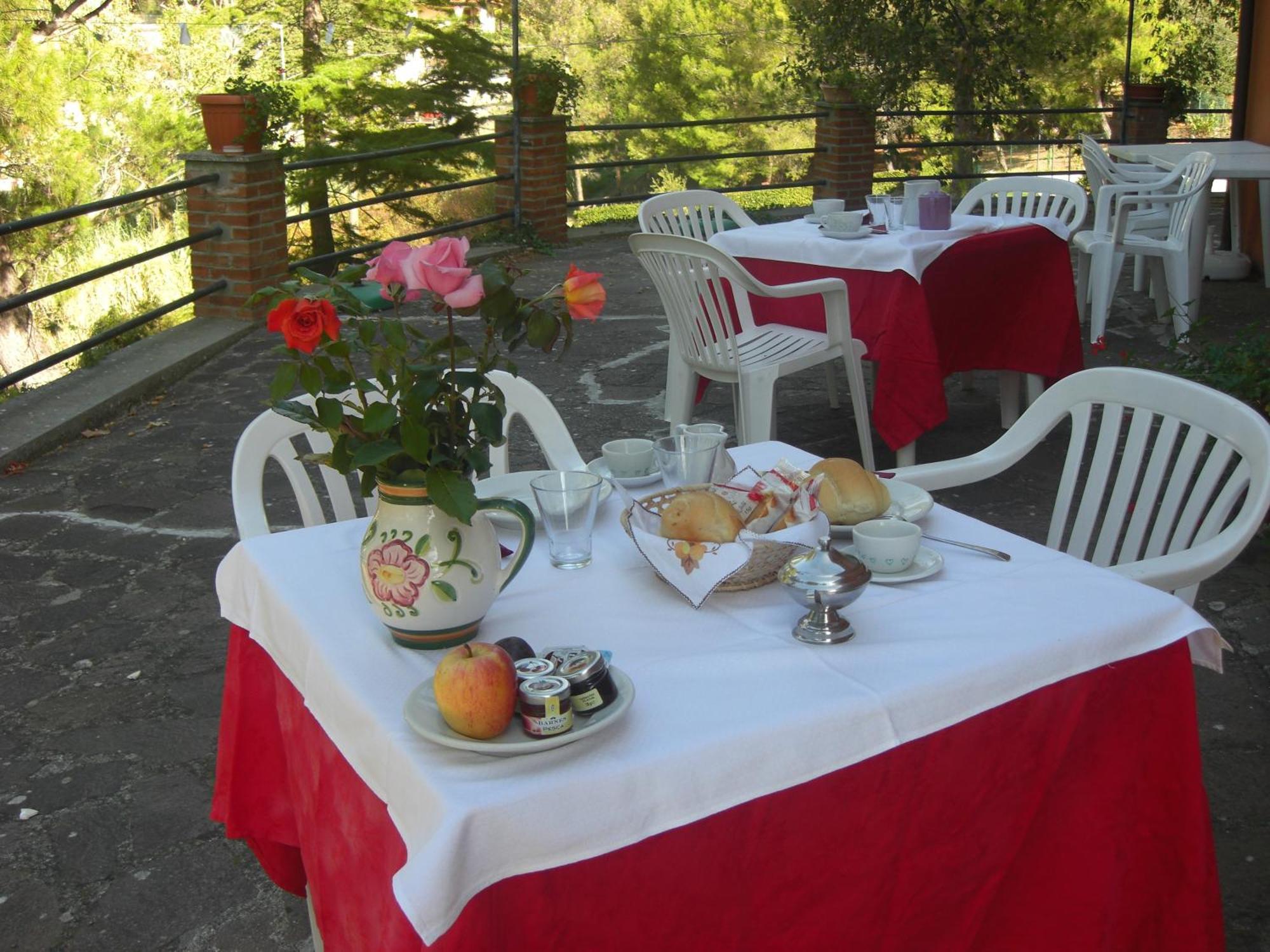 Hotel Il Poggetto Castellina Marittima Ngoại thất bức ảnh